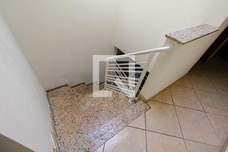 Casa à venda com 170m², 3 quartos e 5 vagas Casa à venda com 170m², 3 quartos e 5 vagasEscadas