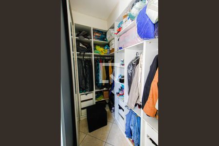 Closet do Quarto 2 de casa à venda com 3 quartos, 170m² em Vila Francisco Matarazzo, Santo André