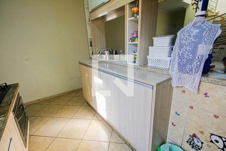 Casa à venda com 170m², 3 quartos e 5 vagas Casa à venda com 170m², 3 quartos e 5 vagasCozinha - Armários