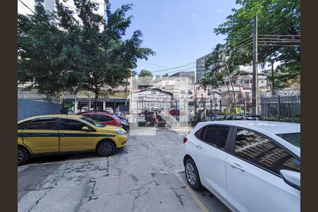 Apartamento à venda com 70m², 2 quartos e sem vagaFachada e portaria