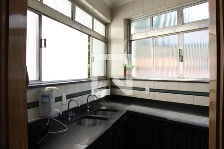 Casa à venda com 174m², 5 quartos e 2 vagasCozinha