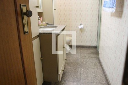 Casa à venda com 174m², 5 quartos e 2 vagasBanheiro 1