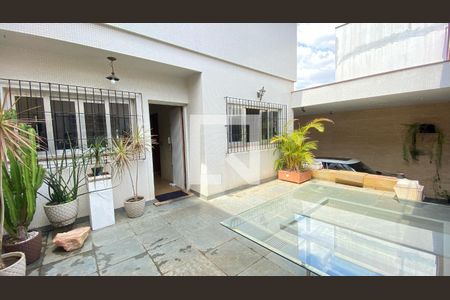 Casa para alugar com 330m², 3 quartos e 10 vagasÁrea Comum - Quintal