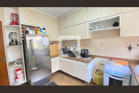 Casa para alugar com 330m², 3 quartos e 10 vagasCozinha 