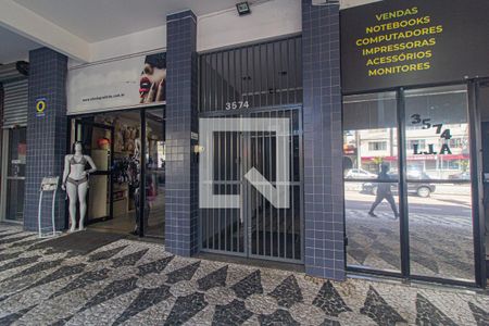 Fachada de apartamento para alugar com 1 quarto, 60m² em Centro, Curitiba