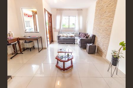 Casa à venda com 280m², 4 quartos e 2 vagasSala