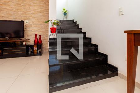 Escada de casa à venda com 4 quartos, 280m² em Vila Regente Feijó, São Paulo