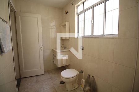 Casa à venda com 200m², 6 quartos e 2 vagasBanheiro