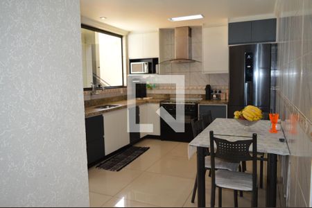 Casa à venda com 300m², 5 quartos e 5 vagasCozinha