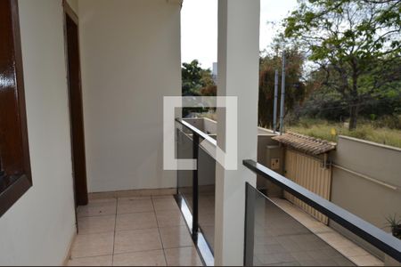 Casa à venda com 300m², 5 quartos e 5 vagasVaranda