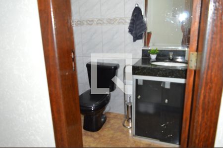 Casa à venda com 300m², 5 quartos e 5 vagasBanheiro de Serviço