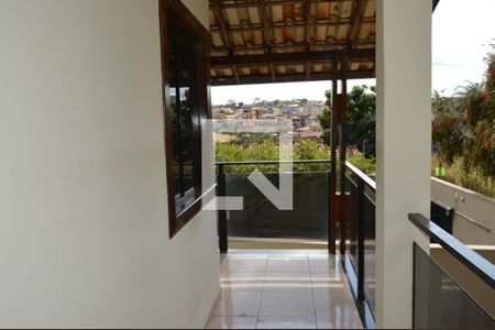 Casa à venda com 300m², 5 quartos e 5 vagasVaranda