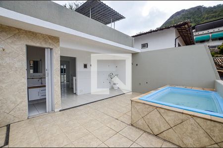 Casa à venda com 209m², 3 quartos e 2 vagasÁrea Externa