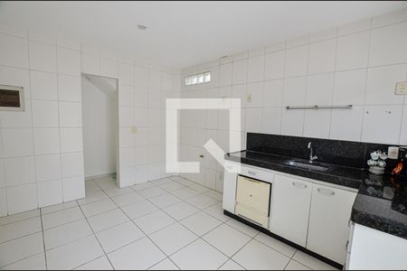 Casa à venda com 209m², 3 quartos e 2 vagasCozinha 