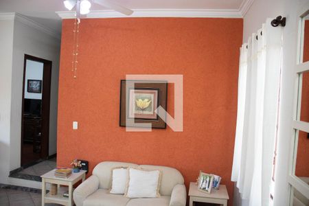 Sala de casa à venda com 3 quartos, 110m² em Cidade Antônio Estêvão de Carvalho, São Paulo