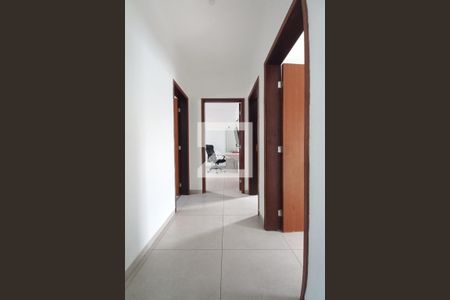 Corredor  de casa para alugar com 6 quartos, 263m² em Jardim dos Oliveiras, Campinas