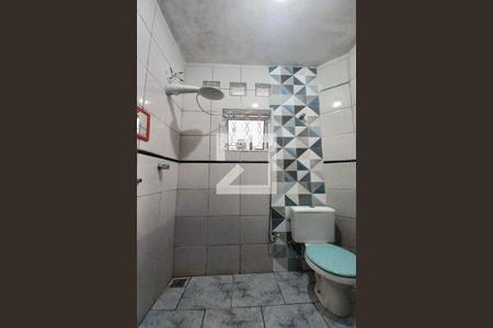 Casa à venda com 263m², 6 quartos e 4 vagas Casa à venda com 263m², 6 quartos e 4 vagasBanheiro Corredor