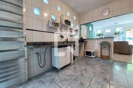 Casa à venda com 263m², 6 quartos e 4 vagas Casa à venda com 263m², 6 quartos e 4 vagasCozinha