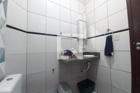 Casa à venda com 263m², 6 quartos e 4 vagas Casa à venda com 263m², 6 quartos e 4 vagasBanheiro Corredor