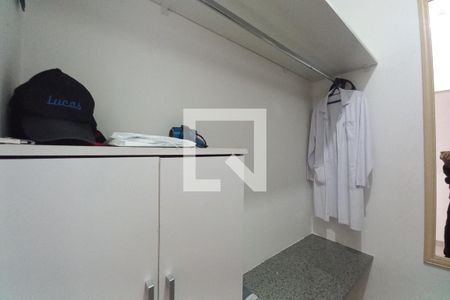 Casa à venda com 263m², 6 quartos e 4 vagas Casa à venda com 263m², 6 quartos e 4 vagasQuarto 2 - Suíte