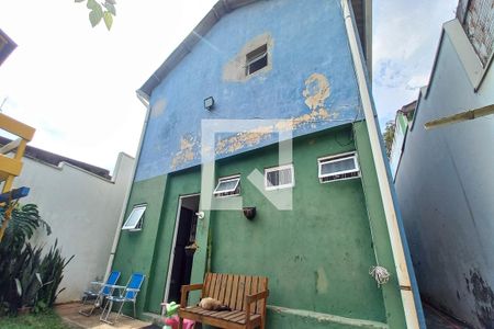 Casa à venda com 263m², 6 quartos e 4 vagas Casa à venda com 263m², 6 quartos e 4 vagasFachada dos Fundos