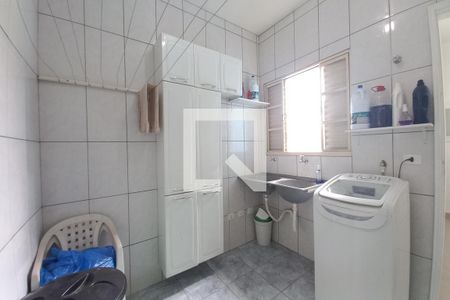 Casa à venda com 263m², 6 quartos e 4 vagas Casa à venda com 263m², 6 quartos e 4 vagasÁrea de Serviço