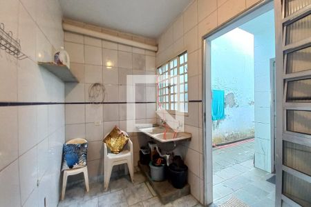 Casa à venda com 263m², 6 quartos e 4 vagas Casa à venda com 263m², 6 quartos e 4 vagasÁrea de Serviço