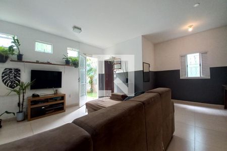 Casa à venda com 263m², 6 quartos e 4 vagas Casa à venda com 263m², 6 quartos e 4 vagasSala