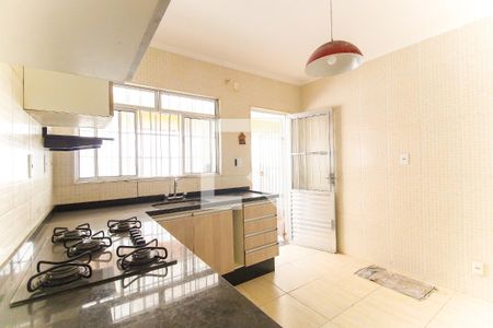 Casa à venda com 125m², 2 quartos e 2 vagas Casa à venda com 125m², 2 quartos e 2 vagasCozinha