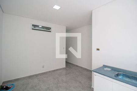 Sala/Cozinha de apartamento para alugar com 1 quarto, 27m² em Jardim Lajeado, São Paulo