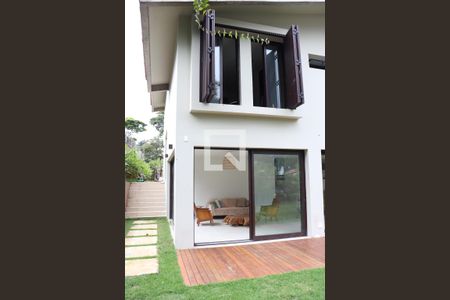 Casa à venda com 379m², 5 quartos e sem vaga Casa à venda com 379m², 5 quartos e sem vagaÁrea externa