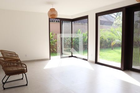 Sala de casa à venda com 5 quartos, 379m² em Alto de Pinheiros, São Paulo