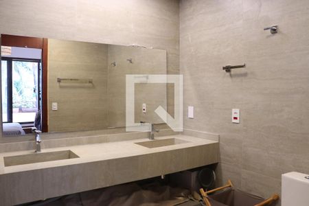 Casa à venda com 379m², 5 quartos e sem vaga Casa à venda com 379m², 5 quartos e sem vagaBanheiro da Suíte 3