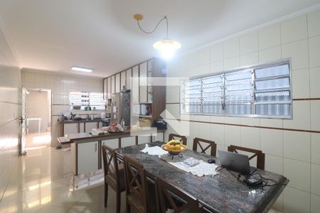 Casa à venda com 198m², 4 quartos e 2 vagasCozinha 