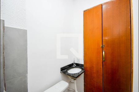 Banheiro de apartamento para alugar com 1 quarto, 25m² em Jardim Adriana, Guarulhos