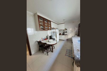 Casa à venda com 4 quartos, 206m² em Chácara Japonesa, São Paulo