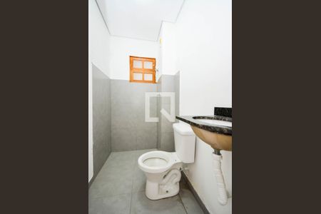 Banheiro de kitnet/studio para alugar com 1 quarto, 24m² em Jardim Adriana, Guarulhos