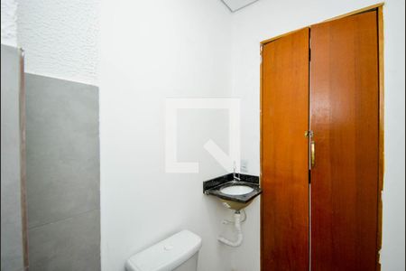 Banheiro de kitnet/studio para alugar com 1 quarto, 24m² em Jardim Adriana, Guarulhos