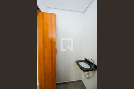 Banheiro de kitnet/studio para alugar com 1 quarto, 25m² em Jardim Adriana, Guarulhos