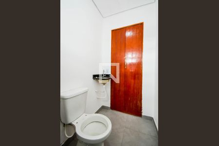 Banheiro de apartamento para alugar com 1 quarto, 25m² em Jardim Adriana, Guarulhos