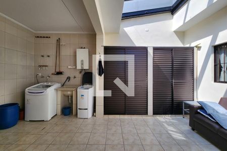 Casa à venda com 325m², 5 quartos e 3 vagasCozinha