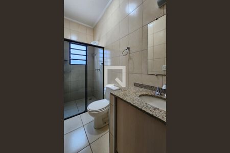 Casa à venda com 325m², 5 quartos e 3 vagasBanheiro da Suíte 2