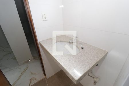 Lavabo de casa de condomínio para alugar com 2 quartos, 77m² em Imirim, São Paulo