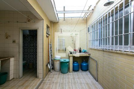 Quintal e Área de Serviço de casa para alugar com 2 quartos, 90m² em Vila Granada, São Paulo