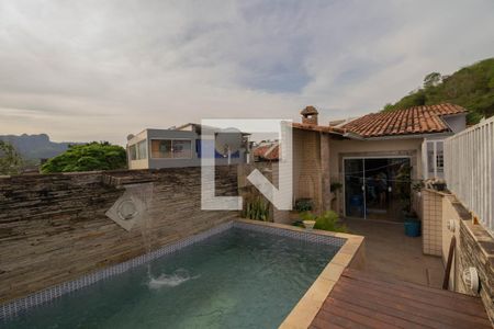Casa à venda com 300m², 3 quartos e 1 vagaÁrea comum