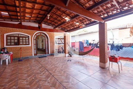 Casa para alugar com 215m², 3 quartos e 3 vagasQuintal / Garagem