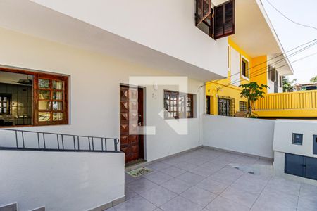 Casa à venda com 120m², 3 quartos e 1 vaga Casa à venda com 120m², 3 quartos e 1 vagaVaranda