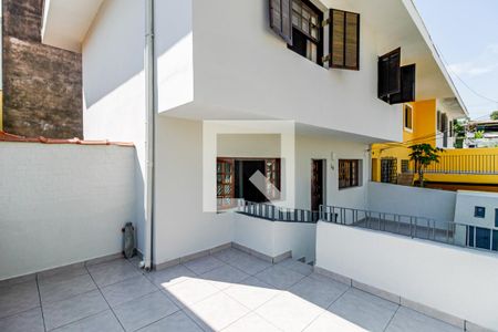 Casa à venda com 120m², 3 quartos e 1 vaga Casa à venda com 120m², 3 quartos e 1 vagaVaranda
