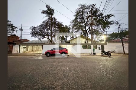 Casa para alugar com 1000m², 4 quartos e 4 vagasFachada