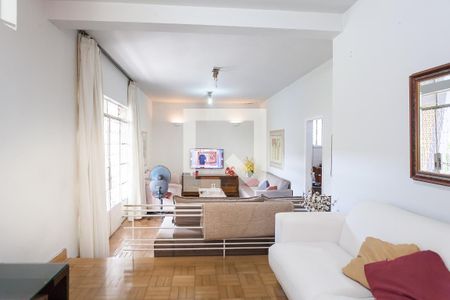 Sala de casa à venda com 4 quartos, 241m² em Santo Antônio, Belo Horizonte